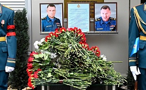 Путин простился с погибшим главой МЧС Зиничевым Путин простился с погибшим главой МЧС Зиничевым