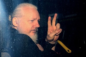 Хакеры Anonymous пригрозили Великобритании из-за ареста Ассанжа Хакеры Anonymous пригрозили Великобритании из-за ареста Ассанжа