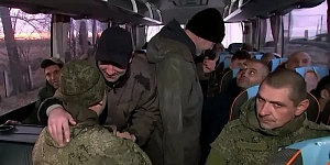 Россия и Украина провели обмен пленными по формуле «195 на 195» Россия и Украина провели обмен пленными по формуле «195 на 195»