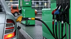 ФАС потребовала от нефтяников продавать больше бензина ФАС потребовала от нефтяников продавать больше бензина