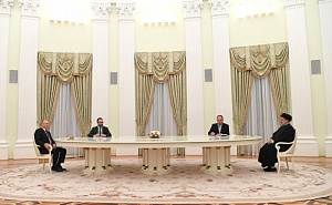 Путин провёл встречу с президентом Ирана Сейедом Эбрахимом Раиси Путин провёл встречу с президентом Ирана Сейедом Эбрахимом Раиси