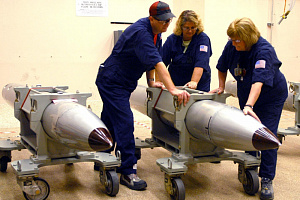 В США запускают серийное производство новых ядерных авиабомб 