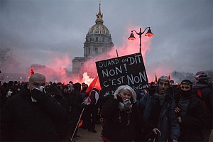 Во Франции на акцию против пенсионной реформы вышли 2,8 млн человек Во Франции на акцию против пенсионной реформы вышли 2,8 млн человек