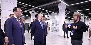 Путин посетил креативный кластер «Квартал труда» в Якутске Путин посетил креативный кластер «Квартал труда» в Якутске