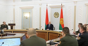 Лукашенко заявил об угрозе нападения на Белоруссию Лукашенко заявил об угрозе нападения на Белоруссию