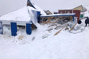 На Домбае на горнолыжном курорте сошла лавина На Домбае на горнолыжном курорте сошла лавина