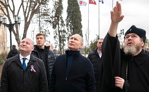 Путин посетил Мариуполь в минувшие выходные Путин посетил Мариуполь в минувшие выходные