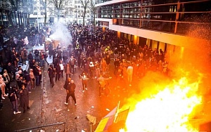 Европу охватили акции протеста против ковидных ограничений Европу охватили акции протеста против ковидных ограничений