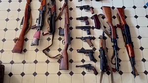 ФСБ раскрыла сеть подпольных оружейных мастерских в 33 российских регионах ФСБ раскрыла сеть подпольных оружейных мастерских в 33 российских регионах