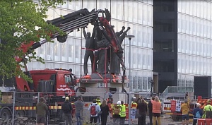 В Хельсинки демонтировали подаренный Москвой памятник «Мир во всем мире»