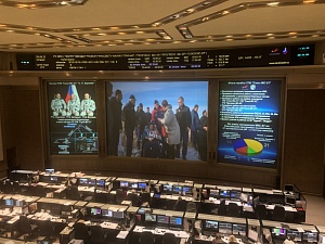 Трое российских космонавтов вернулись на Землю Трое российских космонавтов вернулись на Землю