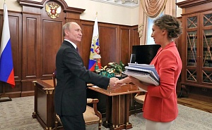 Путин освободил Кузнецову от должности детского омбудсмена Путин освободил Кузнецову от должности детского омбудсмена