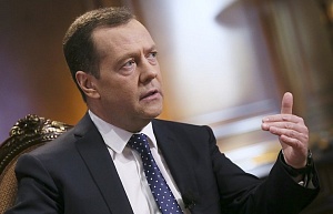 Медведев обвинил США в торговой войне против РФ Медведев обвинил США в торговой войне против РФ