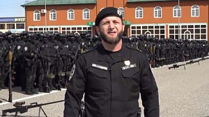 В Чечне прошёл массовый митинг после публикаций о внесудебных казнях В Чечне прошёл массовый митинг после публикаций о внесудебных казнях