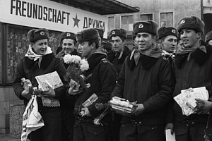 Немецкий телеканал назвал советских солдат в ГДР оккупантами