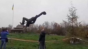 В украинском Ужгороде снесли памятник советским воинам