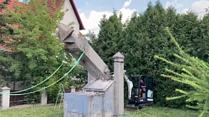 В Польше снесли ещё один памятник советским воинам В Польше снесли ещё один памятник советским воинам