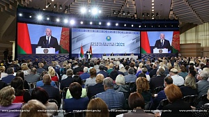 Лукашенко призвал уехавшую за границу молодёжь не возвращаться 