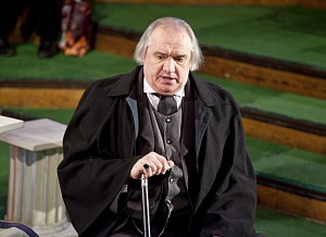 Александр Алексеев: «Классику нельзя ставить, "как я хочу"» Александр Алексеев: «Классику нельзя ставить, "как я хочу"»