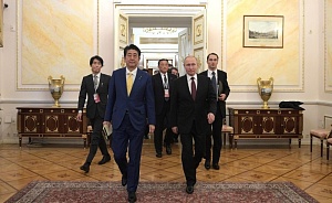 В Кремле проходят переговоры Путина и Абэ В Кремле проходят переговоры Путина и Абэ