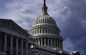Сенат США одобрил повышение потолка госдолга Сенат США одобрил повышение потолка госдолга