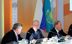 Путин и Назарбаев подписали план совместных действий Путин и Назарбаев подписали план совместных действий