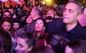 В Грузии прошёл многотысячный митинг в поддержку евроинтеграции В Грузии прошёл многотысячный митинг в поддержку евроинтеграции