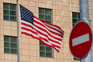 Москва выдворяет двух сотрудников посольства США Москва выдворяет двух сотрудников посольства США