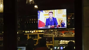 Макрон не намерен покидать свой пост Макрон не намерен покидать свой пост