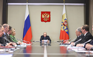 Путин: российское общество пытаются расколоть Путин: российское общество пытаются расколоть