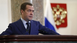 Медведев пообещал не поднимать налоги в ближайшие шесть лет Медведев пообещал не поднимать налоги в ближайшие шесть лет