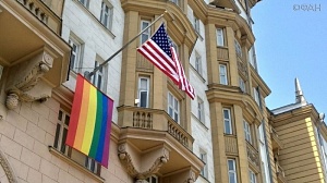 И флаг ЛГБТ им в руки… 