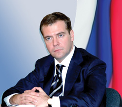 Медведев усиливает государство