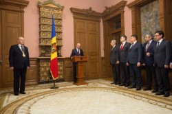 Новое правительство Молдавии тайно принесло присягу