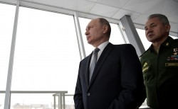 Путину показали полет «Белого лебедя»