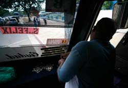Чавес назначил охрану автобусам