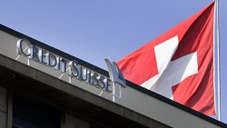 СМИ: швейцарский банк заморозил связанные с Россией активы на 5 млрд долларов