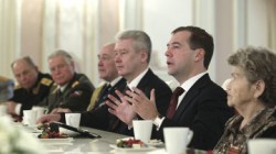 Медведев обеспечит ветеранам достойную жизнь