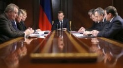 Медведев поручил проработать ответ на санкции США
