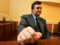 Янукович требует от ЕС уважения