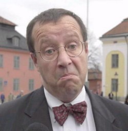 Эстонцы не стали менять президента