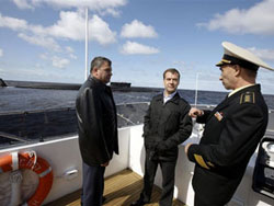 Медведев обещал возродить флот за 10 лет