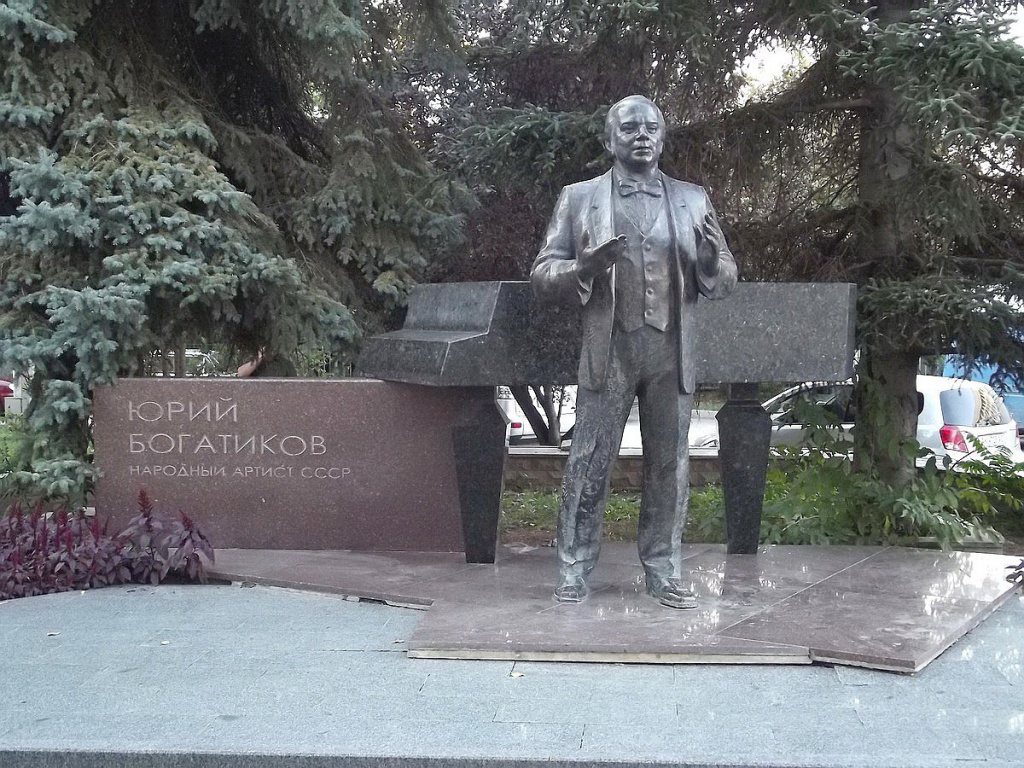 Памятник Богатикову в Симферополе.jpg