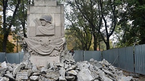 В Польше снесли более 420 советских памятников