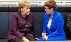 Преемница Меркель ушла в отставку