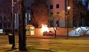 Автомобиль протаранил забор посольства РФ в Румынии